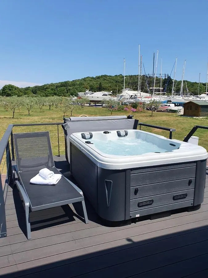 فندق Floating House Sena بولا كرواتيا