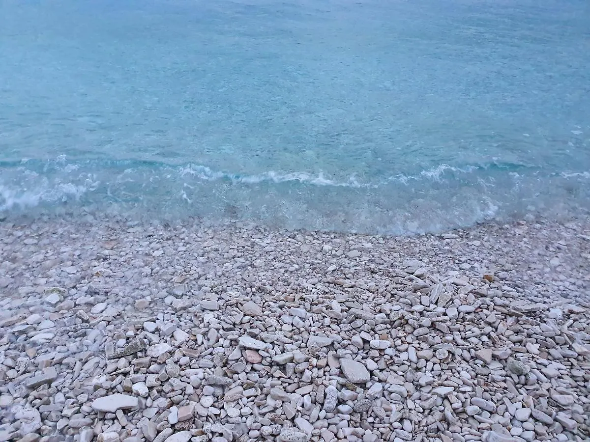 Hotel Floating House Sena Pula Croacia