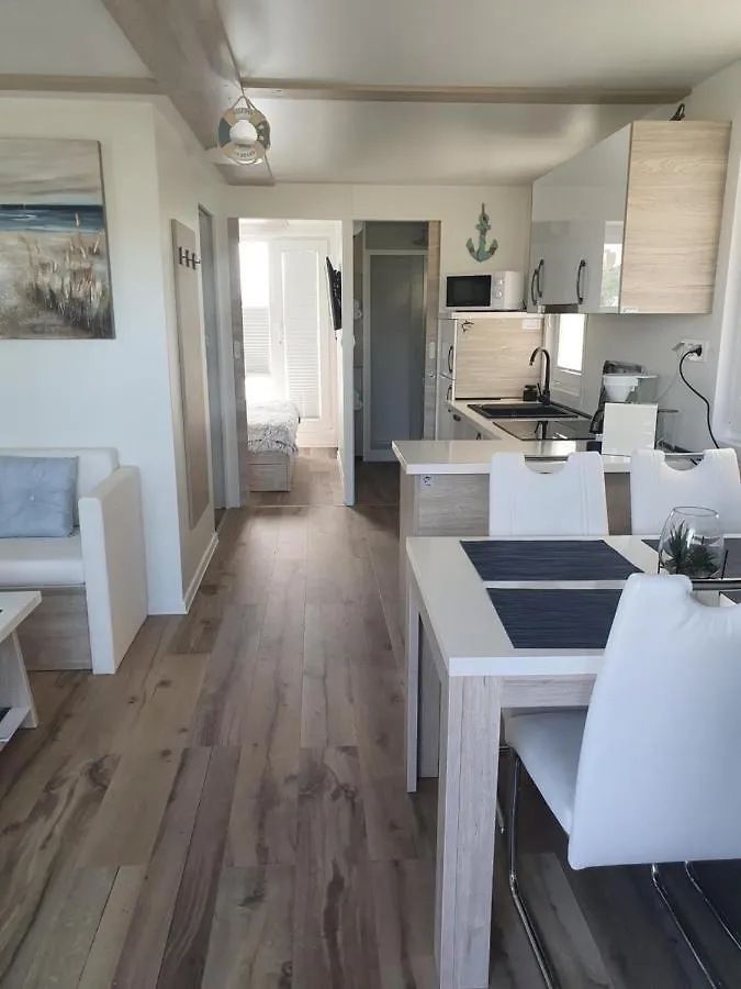 Floating House Sena Hotel Pula 0*,