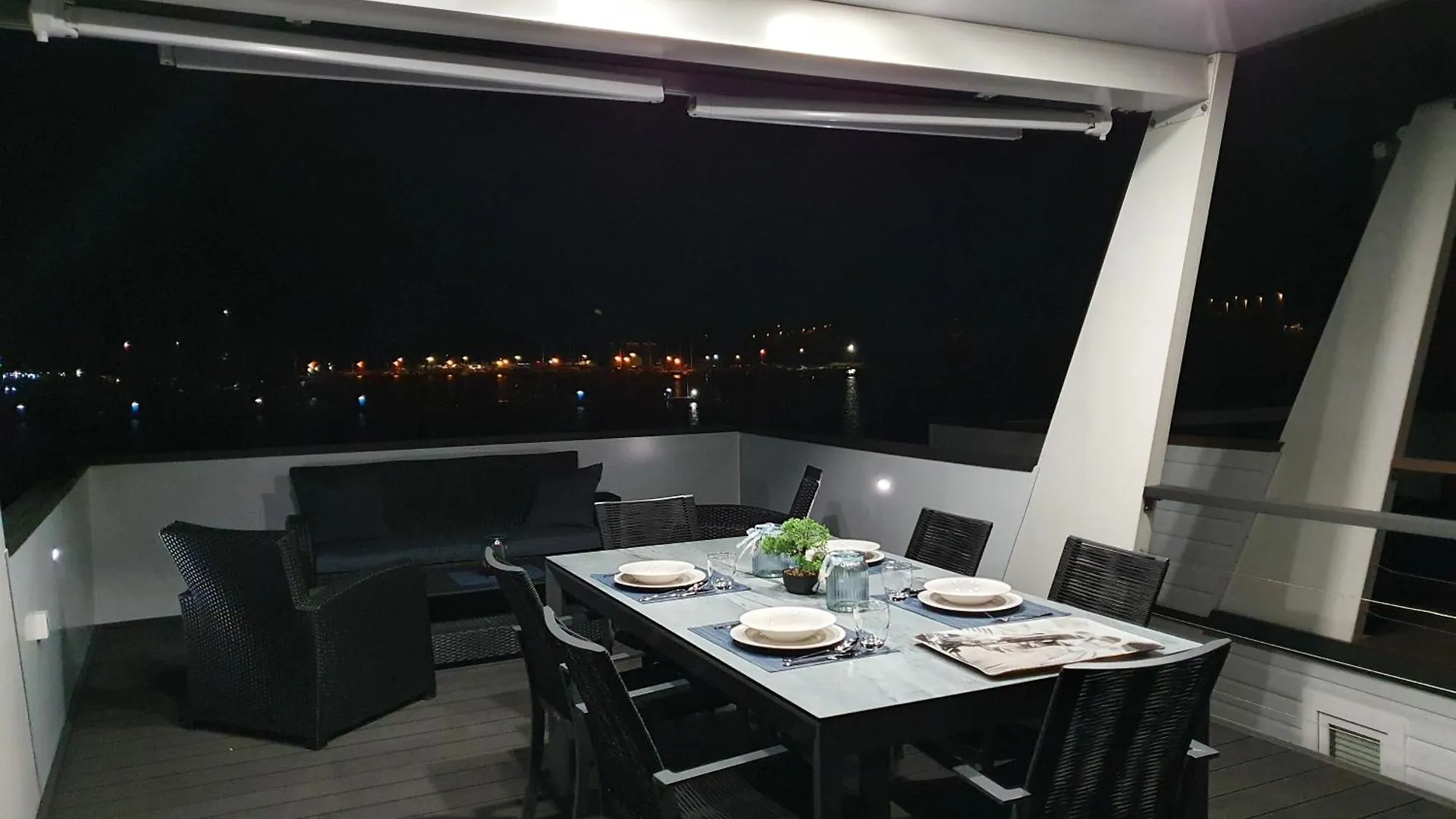 Floating House Sena Hotel Pula 0*,